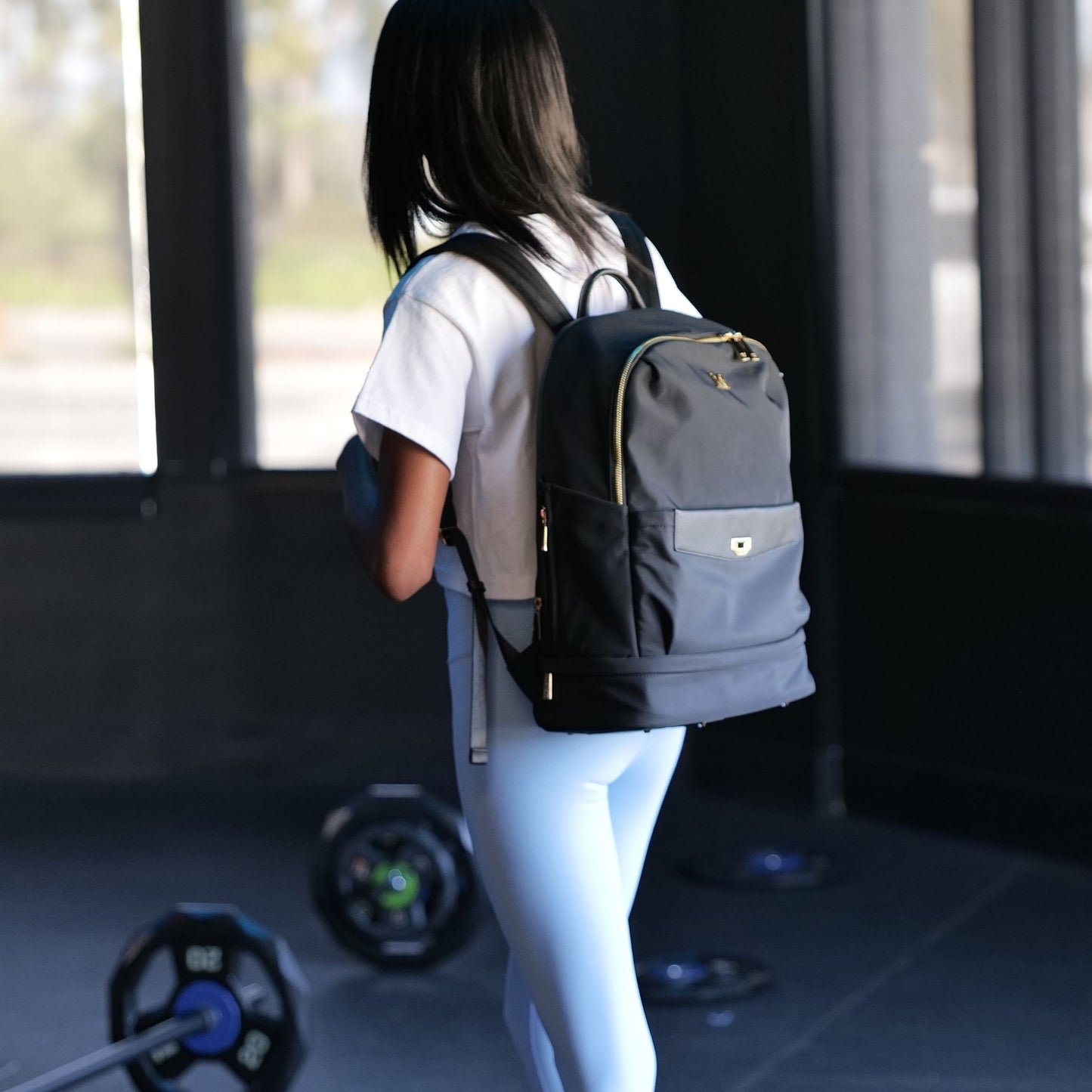 MEIA sleek black gym back with side pockets