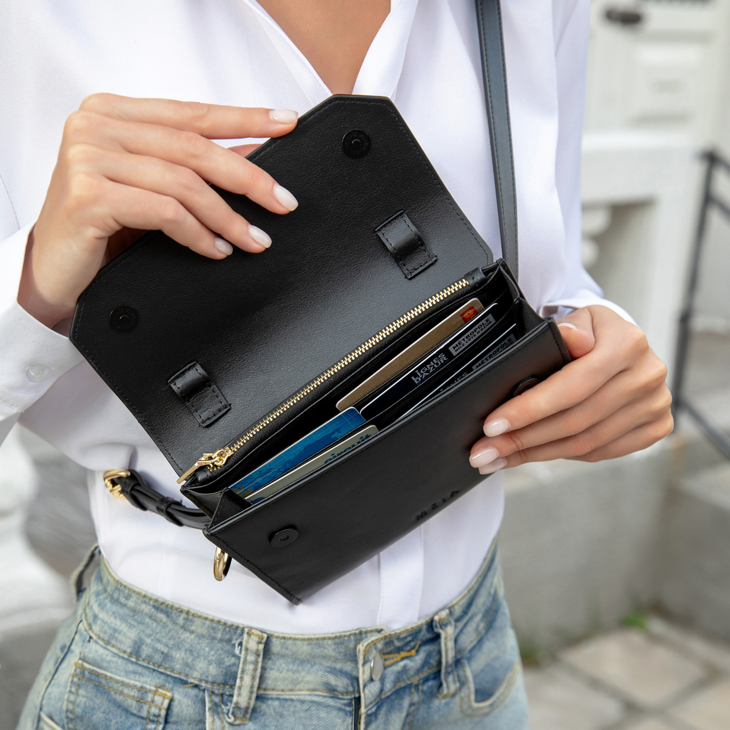 MEIA covertible everyday clutch inside card slots and pocket