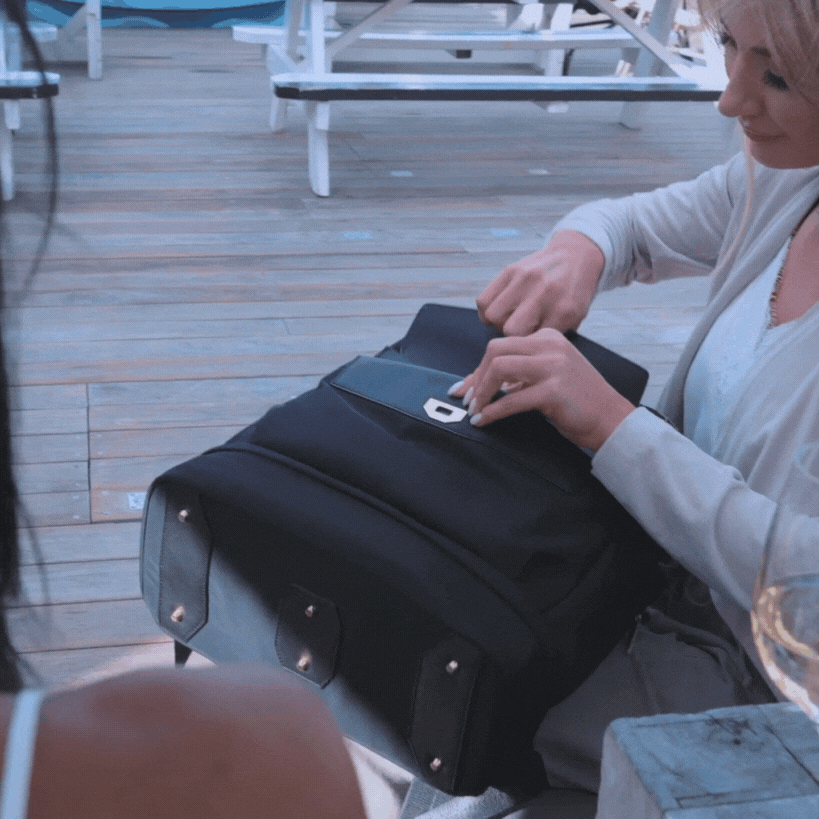 MEIA multifunctional bag with detachable clutch